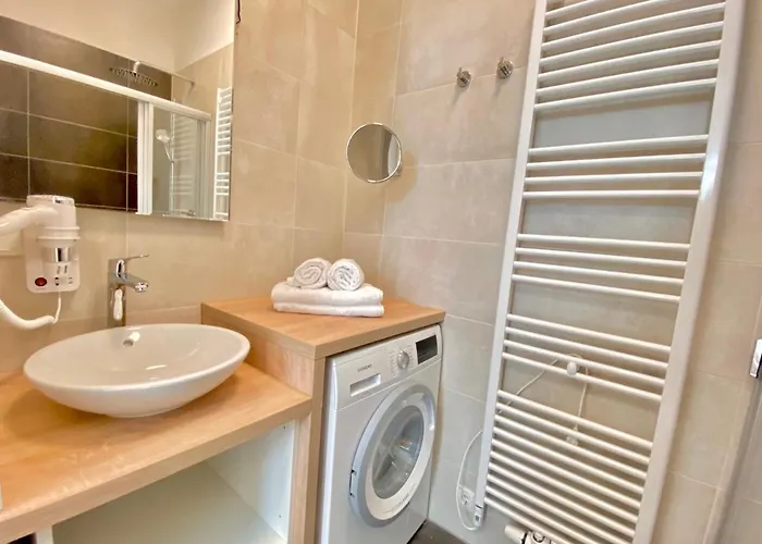 Steiner Residences Reumannplatz Apartment